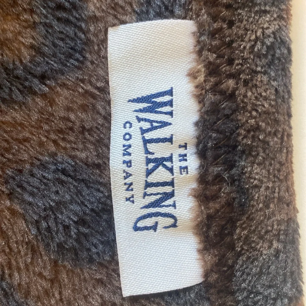 The Walking‎ Company Leopard Print Scarf